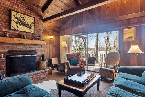 Lakeside Getaway - Lake Access & Firepit in Wolfeboro