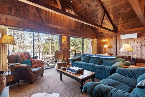 Lakeside Getaway - Lake Access & Firepit in Wolfeboro
