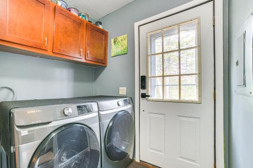 Presque Isle Harbor Home with Gas Grill and Bikes! - image 12