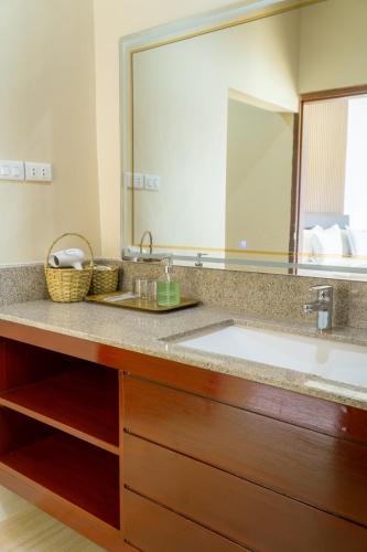 The Hawk's Nest Resort