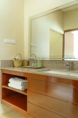 The Hawk's Nest Resort