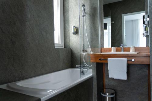 Best Western Hotel De La Plage Saint Marc sur Mer - image 2