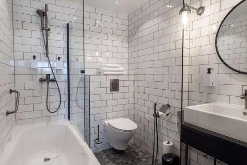Twin Room with Bath