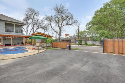 Near Zoo and Riverwalk Spacious Home with Heated Pool near สวนสาธารณะแบร็กเคนริดจ์