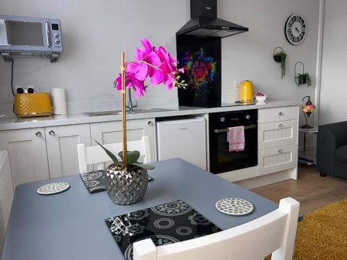 Chic Retreat Apartment Sleeping Two in Lugora