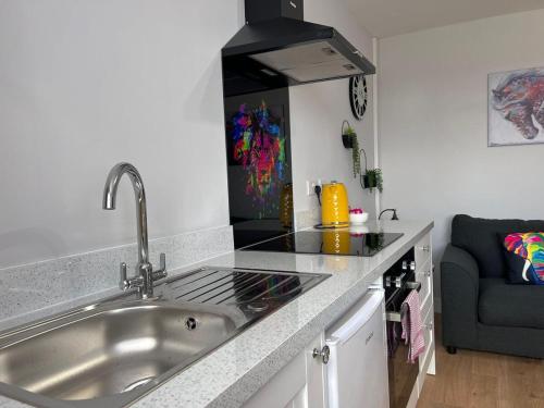 Chic Retreat Apartment Sleeping Two in Lugora