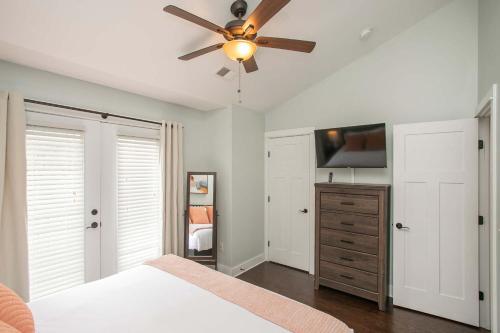 Relaxing 2 BD 2 5 BA Nashville Home Base