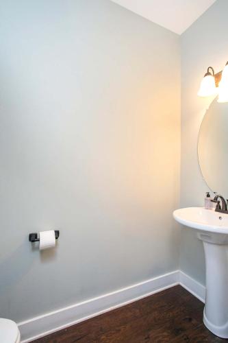 Relaxing 2 BD 2 5 BA Nashville Home Base