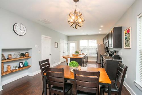 Relaxing 2 BD 2 5 BA Nashville Home Base