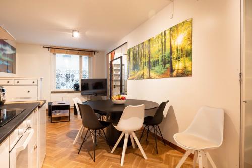 Great location & transport connections with all amenities 1-8 people FREE CONTINENTAL BREAKFAST WIFI COFFEE &TEA, Helsinki (Foto 3)