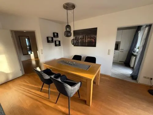 Sehr schöne Wohnung 100 qm zentrale Lage 5 min nach Aachen in Würselen, Deutschland