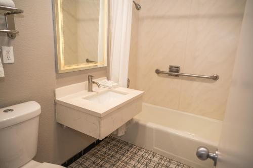Valley Harvest Inn - image 12