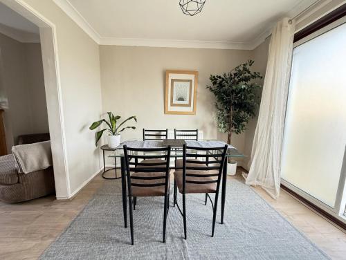 Perfect for workers, WiFi, Parking, Central location gîte à louer Broadfield Stadium