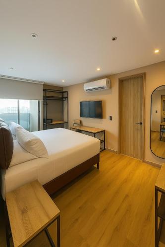 Two-Bedroom Deluxe Apartment image 6