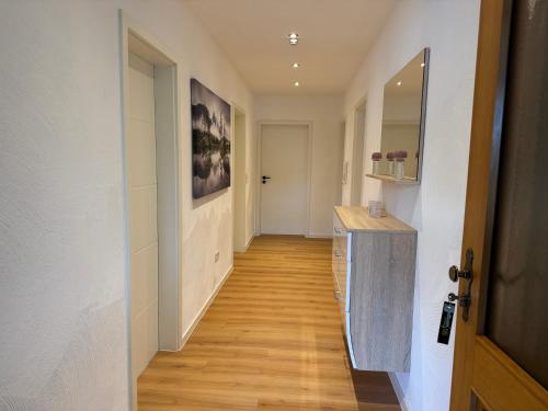 Sissepääs, Ferienwohnung am sonnigen Südhang (Ferienwohnung am sonnigen Sudhang) in Bescheid