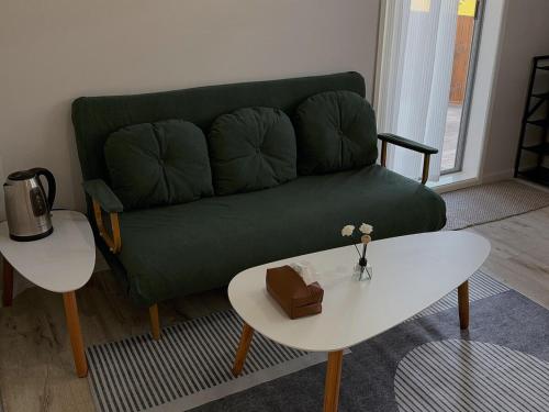 Spacious Neat Home close to Airport and CBD