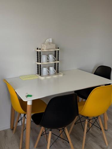 Spacious Neat Home close to Airport and CBD