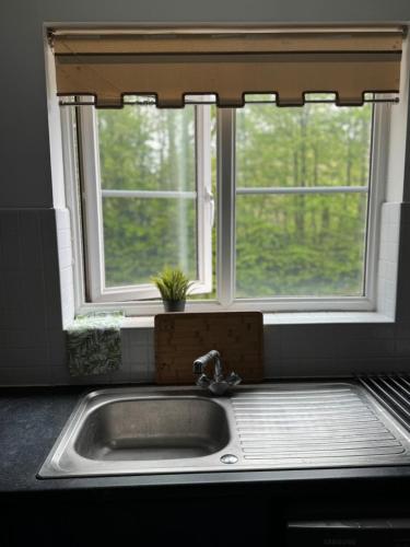 Comfy 2BR Apartment in Coventry Comfy 2BR Apartment in Coventry