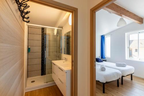 Ванна кімната, Maison 3 ch - Proche Versailles in Ле Шесне