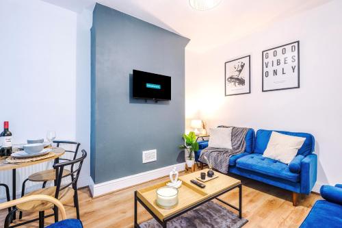 Modern Manchester 3-bed home , sleeps 7, FREE parking & close to city centre, Mánchester