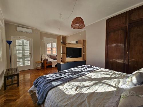 One-Bedroom Apartment image 9