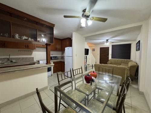 virtuve, Beautiful house in a beachfront gated community in Ballenita