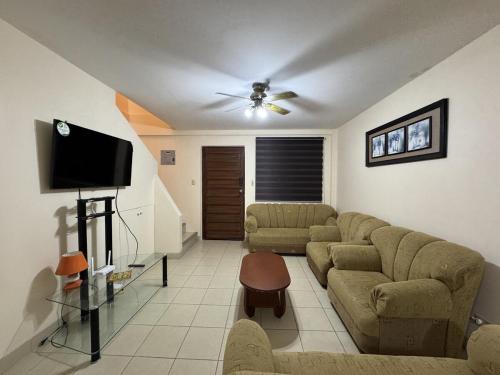 Beautiful house in a beachfront gated community in Ballenita