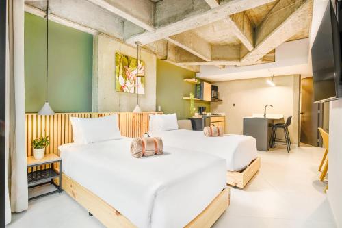 Twin Room with Balcony room in Firenze Lofts