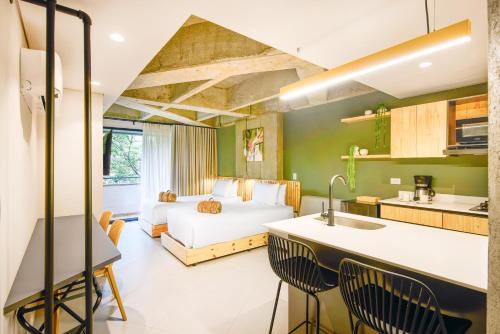 Twin Room with Balcony image 6