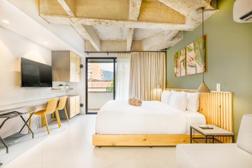 Suite with Balcony image 6