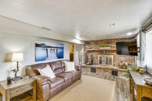 Truman Lake Retreat Large Deck and On-Site Fishing! in คลินตัน (มิสซูรี)