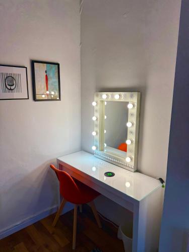 Titanic Shadow Entire house 5 mins from City Centre Titanic Shadow Entire house 5 mins from City Centre