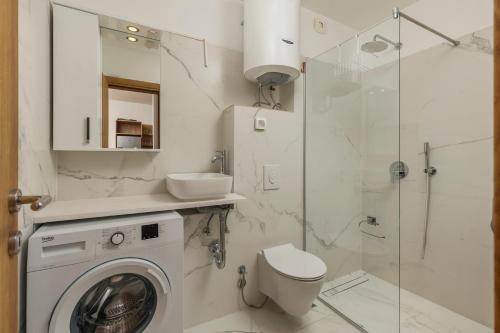 One-Bedroom Apartment room in Angel's Sea View