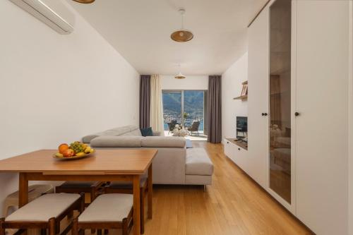 One-Bedroom Apartment image 9