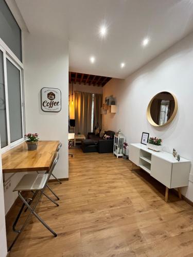 Larios Deluxe Studio - Tap to explore photos