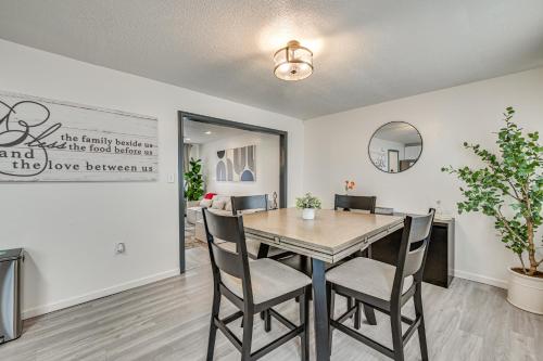 Townhome 1 Mi to Colt Park and Industrial District!