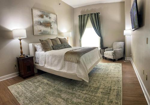 Deluxe Queen Suite