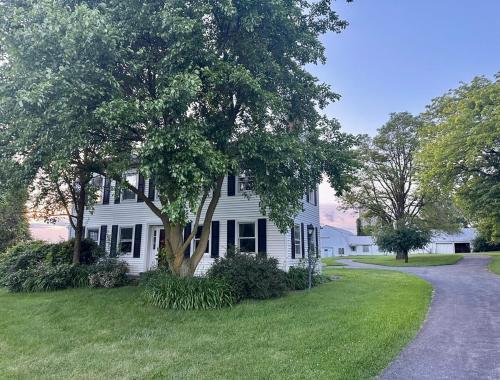 A szálláshely kívülről, Fingerlakes farm with goats & chickens in Auburn