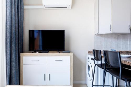 Paradise Court Suites