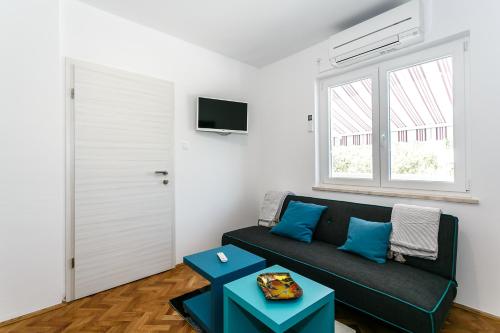 One-Bedroom Apartment image 4