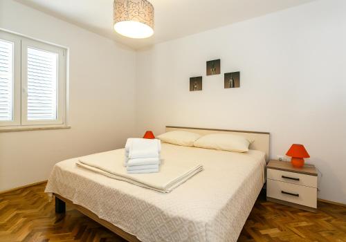 One-Bedroom Apartment image 1
