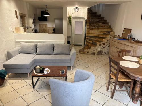 Maison calme - Rue piétonne - Ardeche - ViaRhona - Dolce Via (Maison calme - Rue pietonne - Ardeche - ViaRhona - Dolce Via) in Saint-Laurent-du-Pape