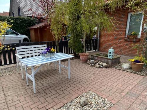 Garten, Terrasse und Kamin - Cozy Cottage 1, Burg auf Fehmarn (Foto 3)