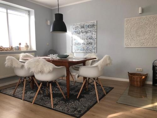 Garten, Terrasse und Kamin - Cozy Cottage 1, Burg auf Fehmarn (Foto 5)