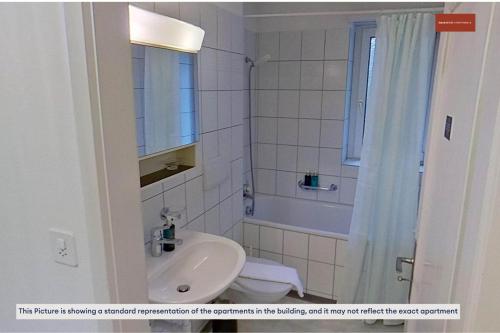 Convenient 3BR Stay with Easy Transport, Цюрих (фото 9)