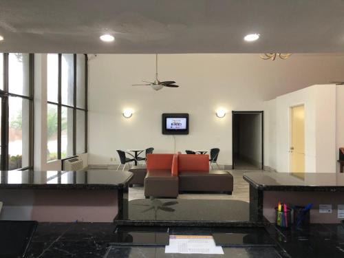 Motel 6 Daytona Beach, FL - Speedway near Daytona International Speedway autóversenypálya