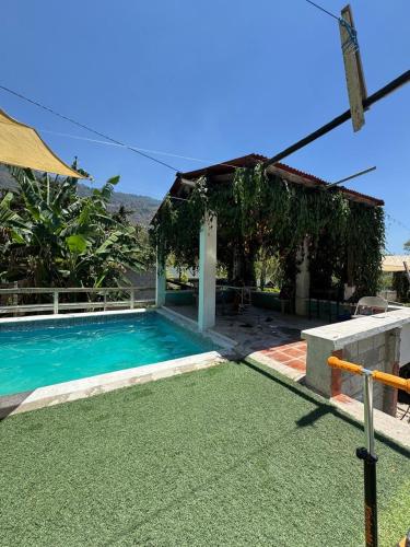 Apkārtne, Casa don valentinos in Santa Catarina Palopó