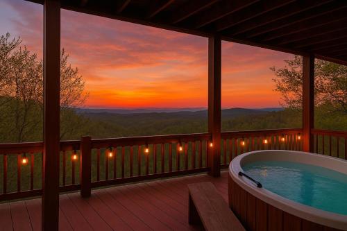 The Mountain Hideout~Swings~Hot Tub~Views~Decks in Swiss, Vereinigte Staaten von Amerika