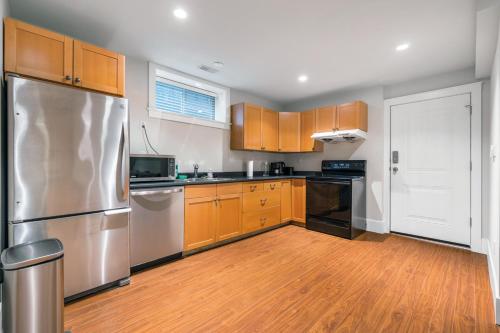 Modern High-Rise Retreat in the Heart of Burnaby!