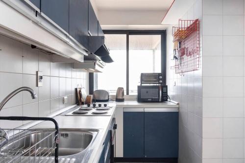 Three-Bedroom Apartment - Oceanfront image 5